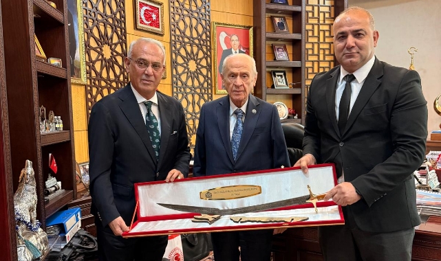 Bahçeli’ye “Damascus Yatağan Kılıcı”