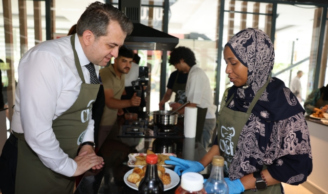 ÇÜ'de Farklı Kültürleri Birleştiren Etkinlik:''Dünyaları Yiyoruz''