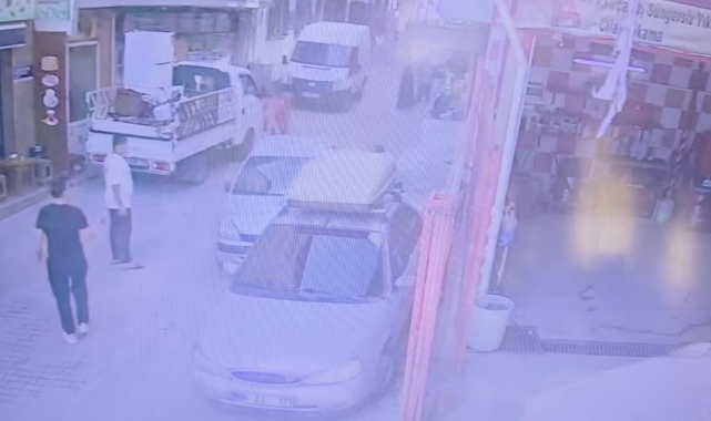 Direksiyon Başında Fenalaştı,4 Araca Çarptı