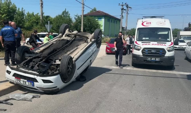 Önündeki Araca Çarpıp Devrildi