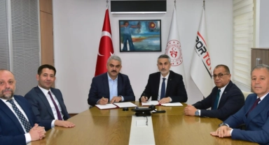 Pozantı’ya Gençlik Merkezi ve 4 Halı Saha Yapımı İçin Protokol İmzalandı