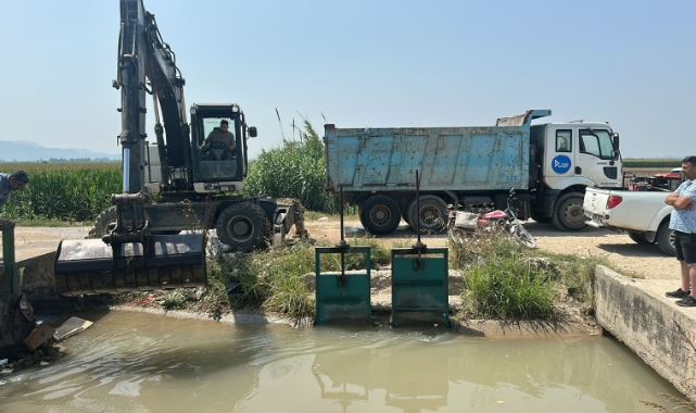 Sulama Kanalına Atılan Kurban Atıkları Temizlendi