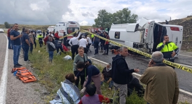 Taziye Dönüşü Feci Kaza:2 Ölü,15 Yaralı