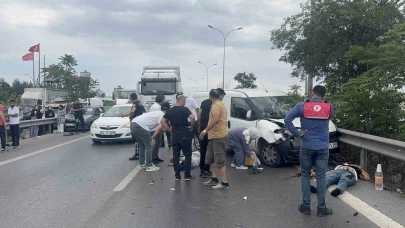 Motosiklet, Arızalı Araca Çarptı:2 Yaralı