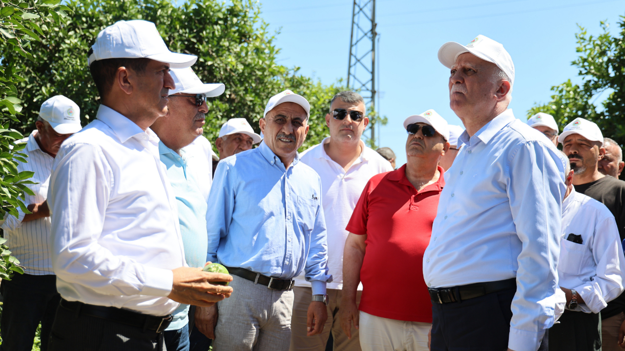 TZOB Başkanı Bayraktar, Tarımdaki Acı Gerçeğe Dikkat Çekti:''Bu Ülkeyi Kiminle Besleyeceğiz''