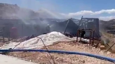 İnşaat Alanında  Konteyner Cayır Cayır Yandı