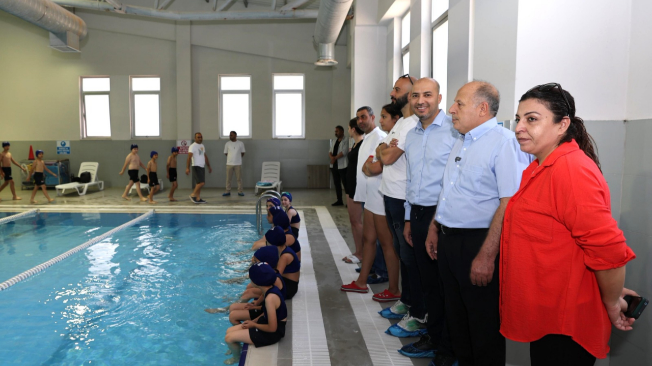Yüreğir'de Ücretsiz Yüzme Kursları Kapılarını Açtı