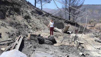 Depremde Evi Yıkıldı, Yeni Aldığı Eşyalar Yandı