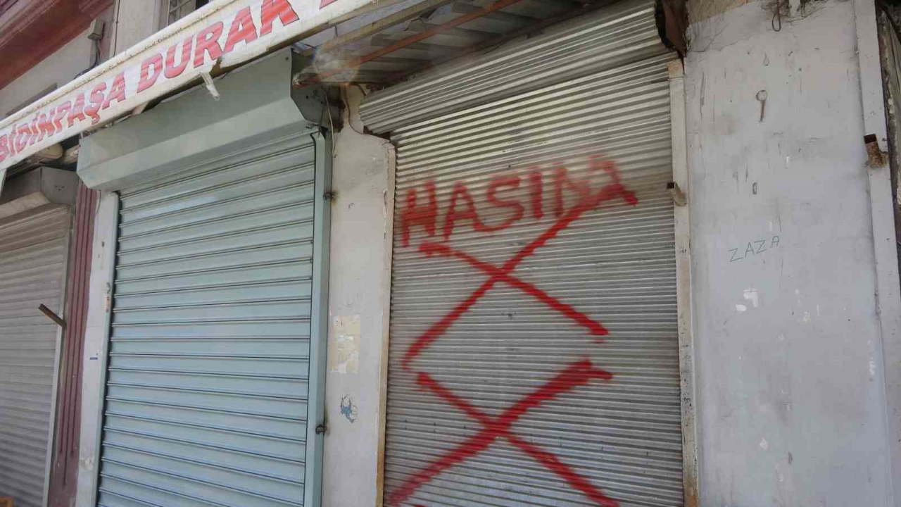 ''Hasım'' Yazısını Gördü,Kurşun Yağdırdı!