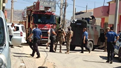 Eşini Ve İki Çocuğunu Rehin Aldı