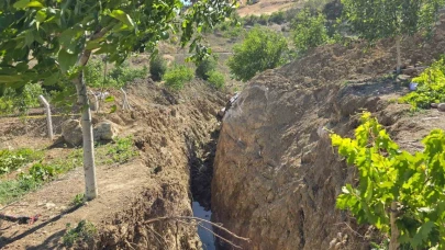 Bahçesinde Kazı Yaparken Toprak Altında Kalarak Can Verdi