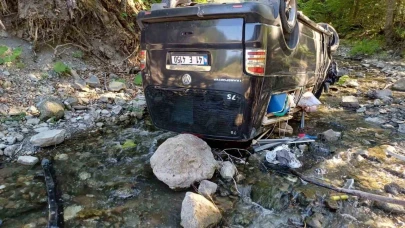Tatil Yolunda Feci Kaza: Çift Dereye Uçtu