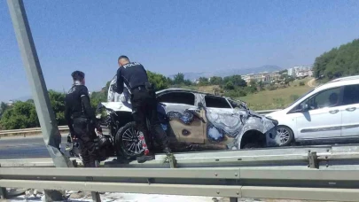 Bariyerlere Çarpan Araç Alev Aldı: 2 Yaralı