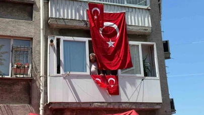 Piyade Sözleşmeli Er Ahmet Gültekin’in Evi Türk Bayraklarıyla Donatıldı