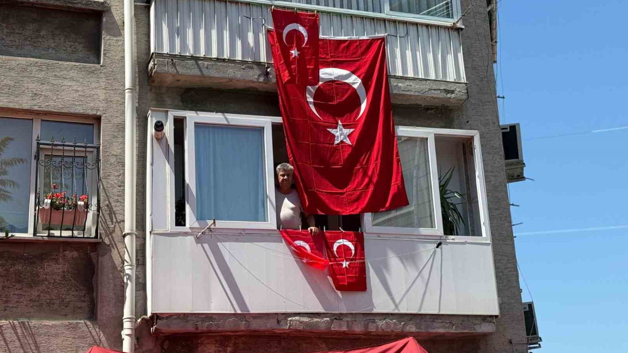 Piyade Sözleşmeli Er Ahmet Gültekin’in Evi Türk Bayraklarıyla Donatıldı