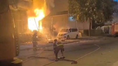 Düğün Ve Kına Malzemeleri Satan Dükkan Yandı