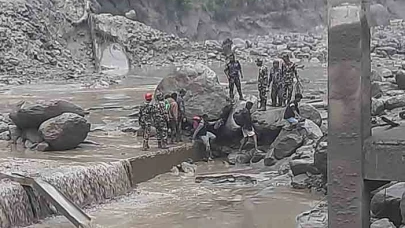 Nepal'de Selde 1 Kişi Hayatını Kaybetti 28 Kişi Kayboldu