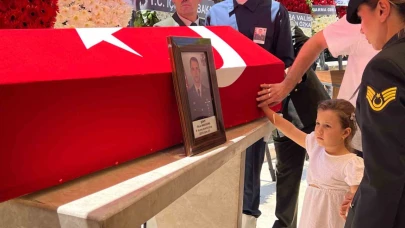 Minik Deniz’den Şehit Babasına Son Bakış