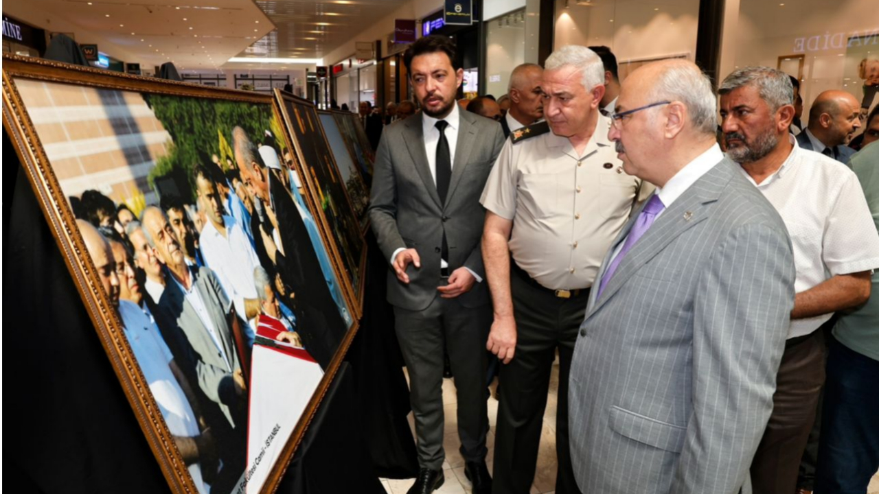 Adana'da ''15 Temmuz Demokrasi ve Milli Birlik Günü Fotoğraf Sergisi'' Açıldı