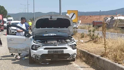 Yasaklı Madde Bulunduran Araç, Polisi Peşine Taktı, Lastikleri Patlatılarak Durduruldu
