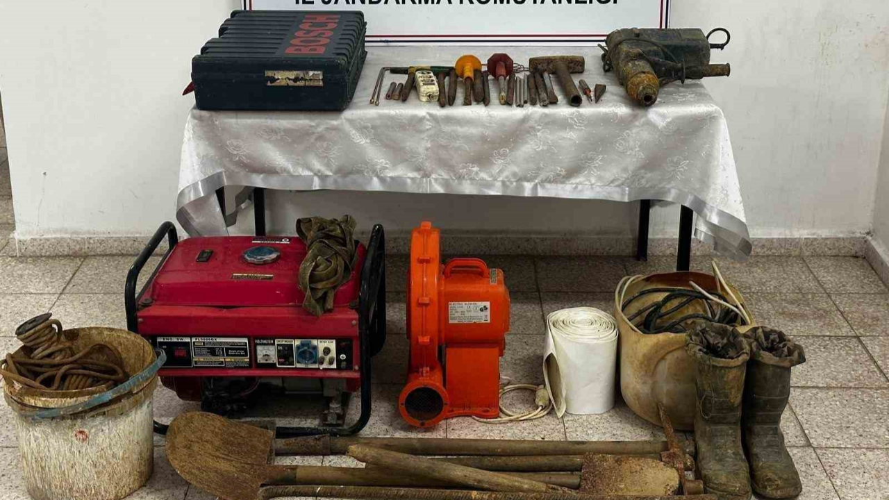 Defineciler Suçüstü Yakalandı