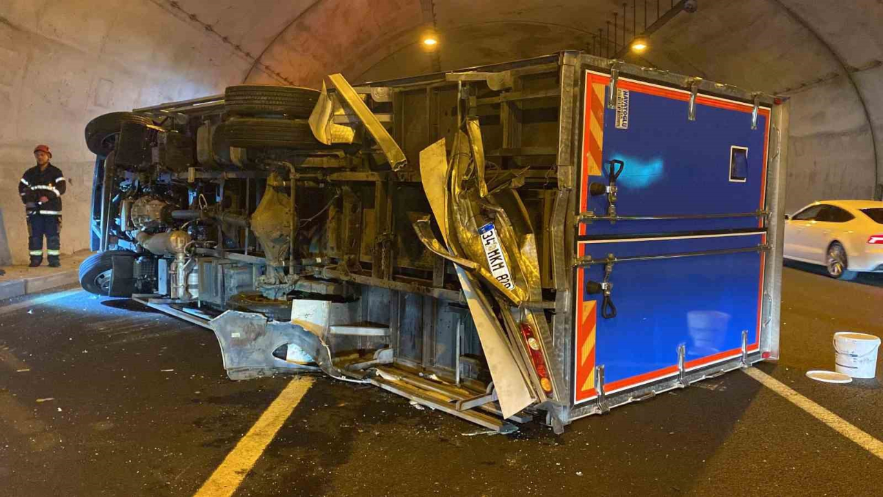Kuzey Marmara Otoyolu’nda Tünel İçinde Kaza:3 Yaralı