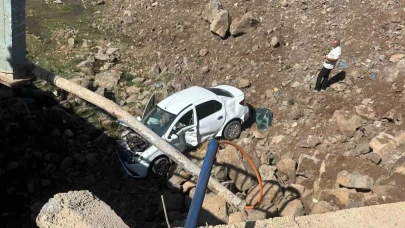 Otomobil Köprüden Düştü: 1 Yaralı
