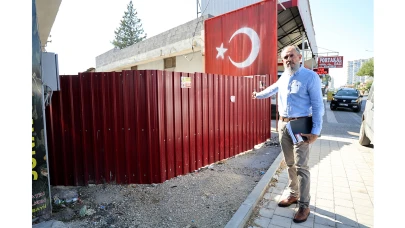 "Tapulu Arazim" Dedi, Sokağın Girişini Kapattı