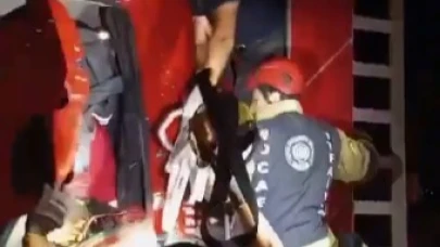 Tır Çarpışmasında Sıkışan Sürücü Kurtarıldı