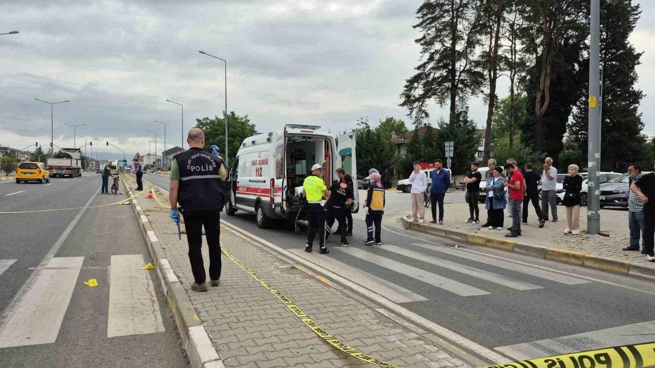 Bisikletle Karşıdan Karşıya Geçerken Hayatını Kaybetti