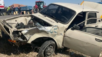 Kazaya Karışan İki Otomobilden Biri Alev Aldı
