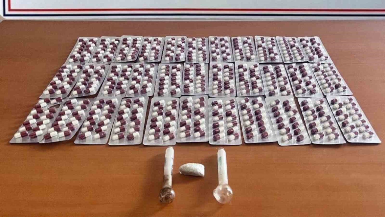 Uyuşturucu Operasyonu: Yüzlerce Hap Ele Geçirildi