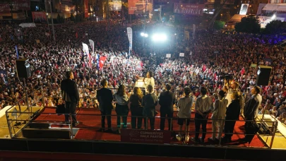 Adanalılar Tutuklu Başkanlara Destek İçin Meydana Akın Etti