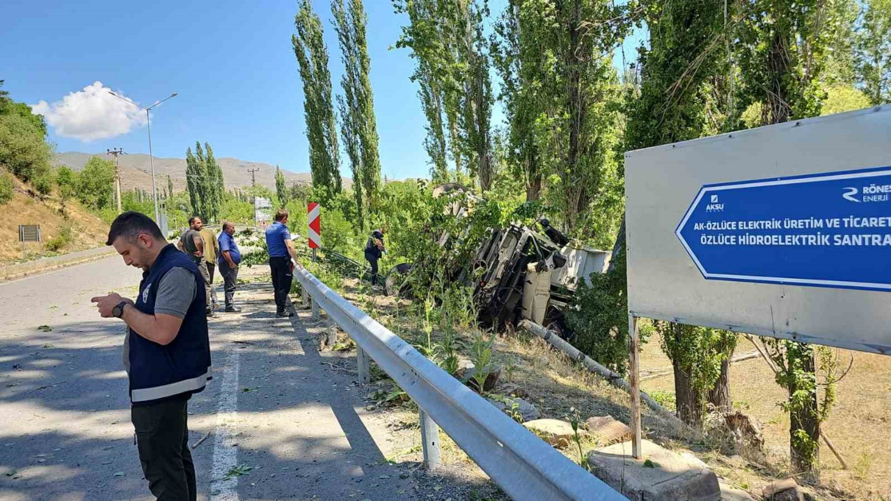 Kamyon Uçuruma Yuvarlandı: 1 Ölü