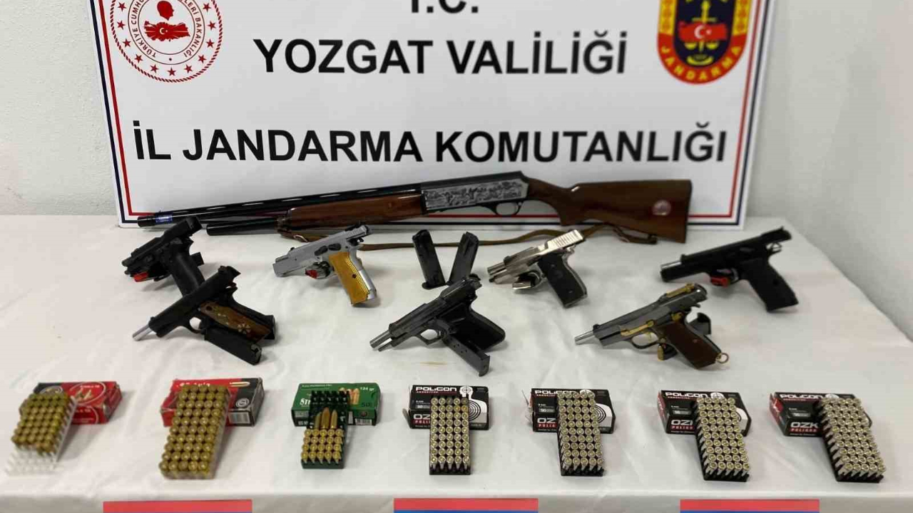 Evin Bahçesinden Cephanelik Çıktı