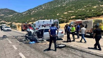 2 Otomobil  Çarpıştı: 1 Ölü, 9 Yaralı
