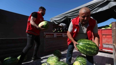 17 Ton Karpuz Dağıtıldı