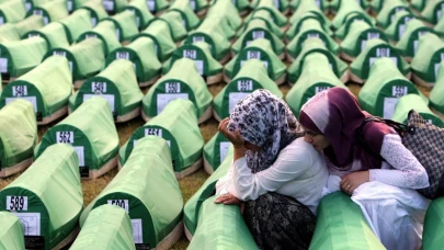 Srebrenitsa Soykırımının 7 Şehidi Toprağa Verildi