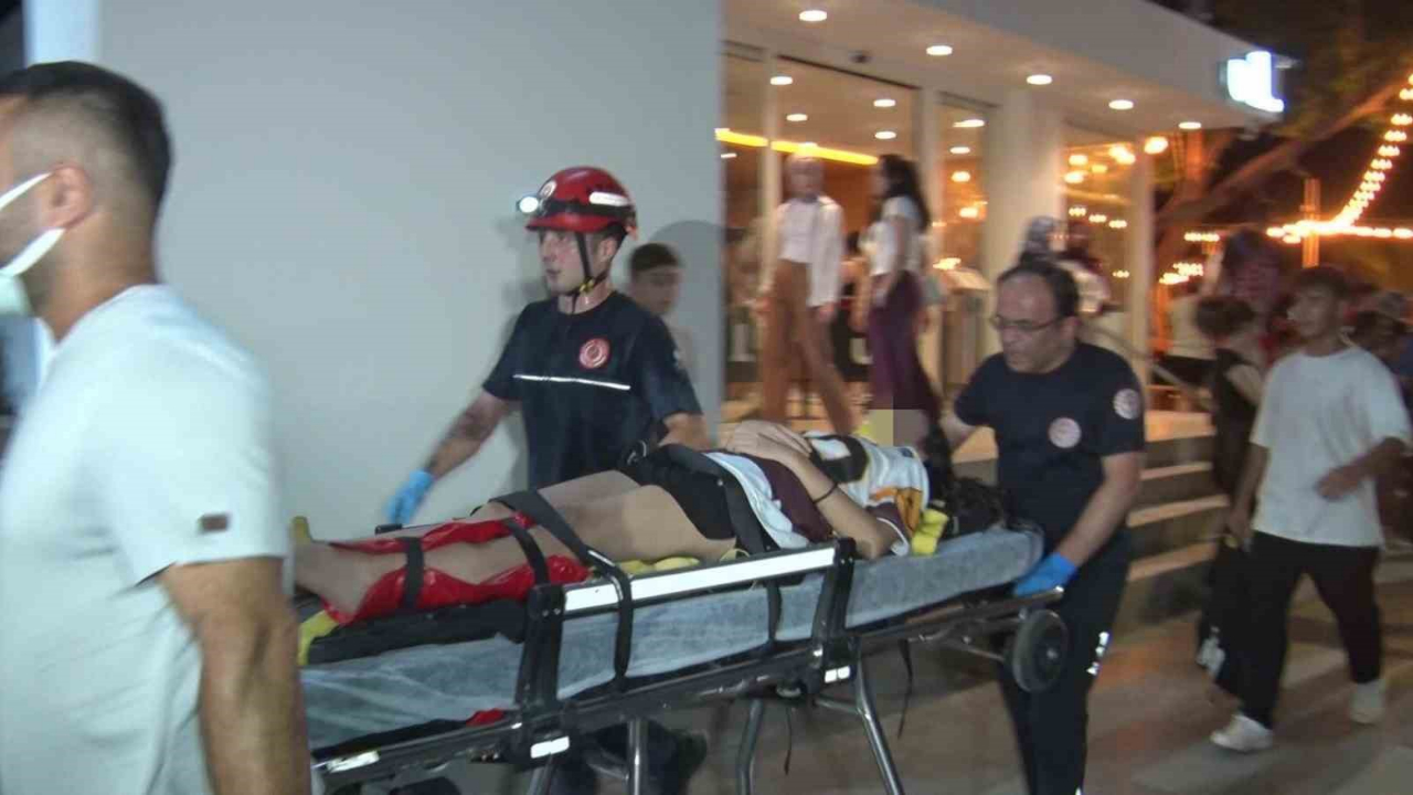 Falezlerden Çıkmaya Çalışırken Düşen Genç  Kız Kurtarıldı
