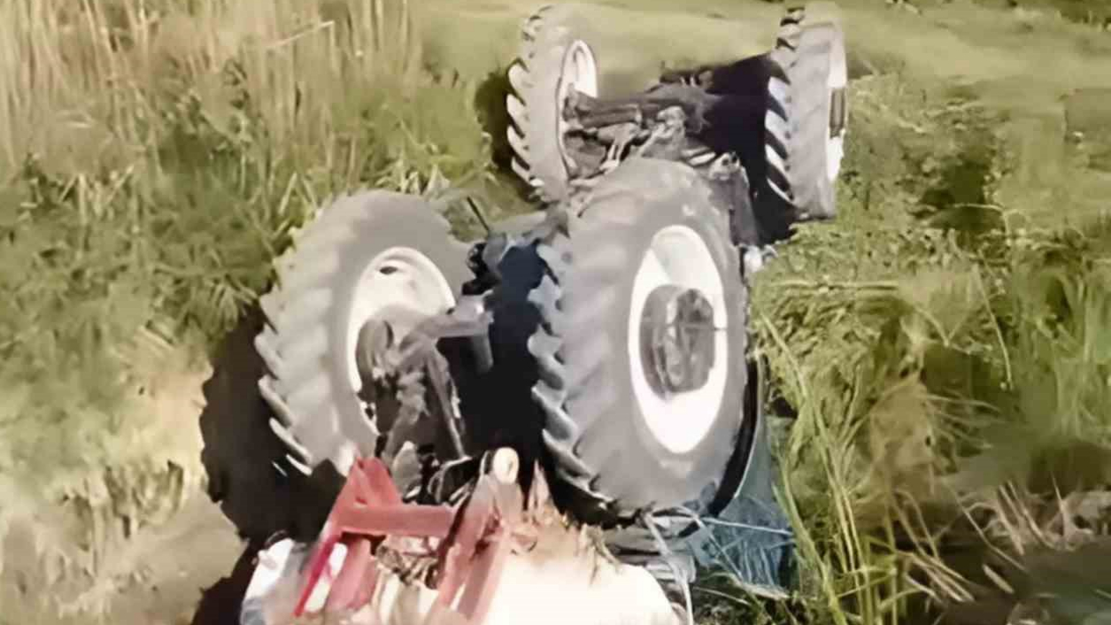 Traktör Sulama Kanalına Düştü