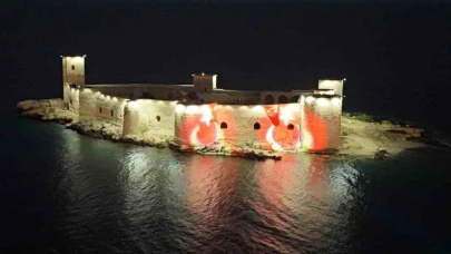 Kızkalesi ’Ay Yıldızla’ Aydınlandı