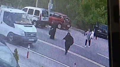 Koşarak Karşıya Geçen Yaşlı Kadına Kamyonet Çarptı