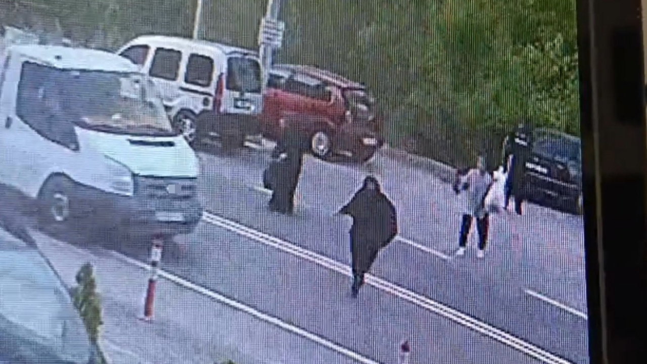 Koşarak Karşıya Geçen Yaşlı Kadına Kamyonet Çarptı