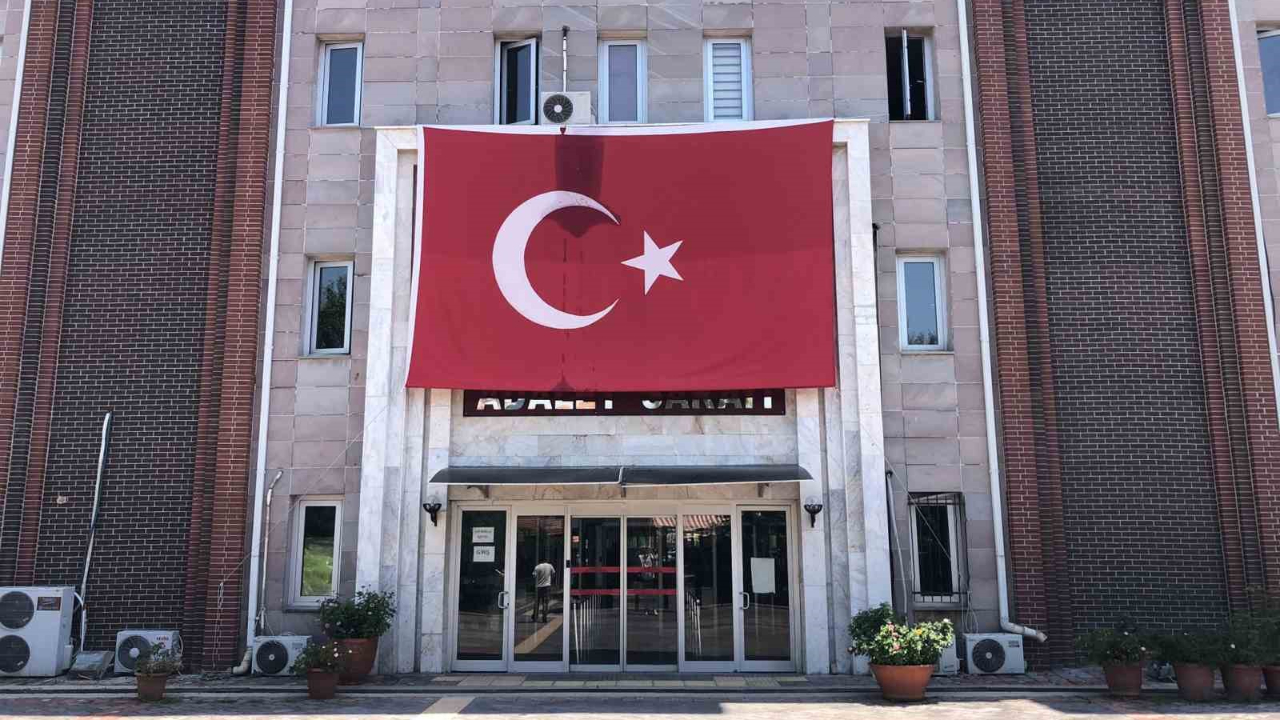 Tartıştığı Erkek Arkadaşını Tornavidayla Ağır Yaraladı