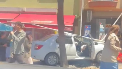 Kontrolden Çıkan Otomobil Bakkal Dükkanına Daldı