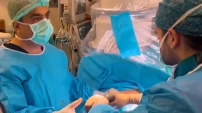 2 Yaşındaki Bebeğin Böbreğindeki Taş Kapalı Yöntemle Alındı