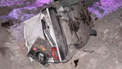 Alkollü ve ehliyetsiz sürücünün şarampole takla attı:2Yaralı