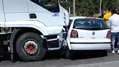 Tır İle Otomobil Çarpıştı: 1’i Ağır 3 Yaralı