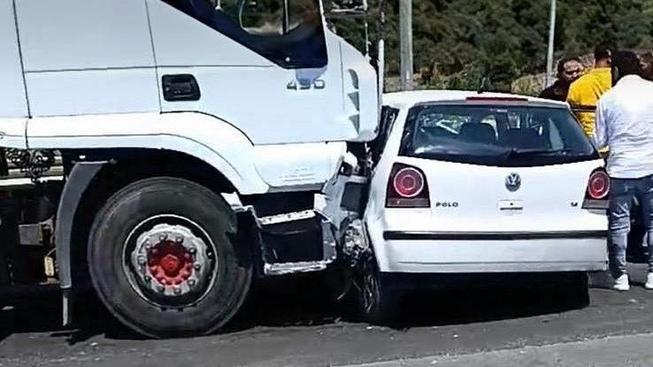 Tır İle Otomobil Çarpıştı: 1’i Ağır 3 Yaralı