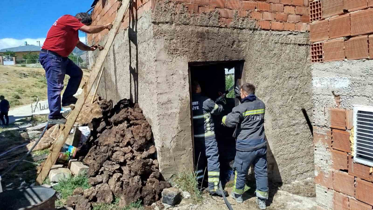 Tandır Evinde Çıkan Yangın Söndürüldü